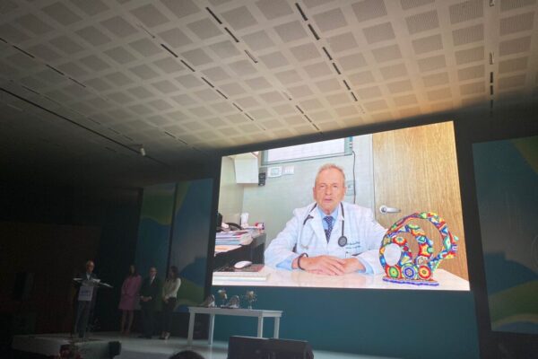 reconocimientos a la comunidad médica y científica 5